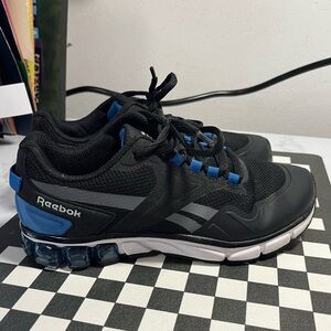 Reebok Boys Sneakers Size 4 Black Blue Athletic Shoes